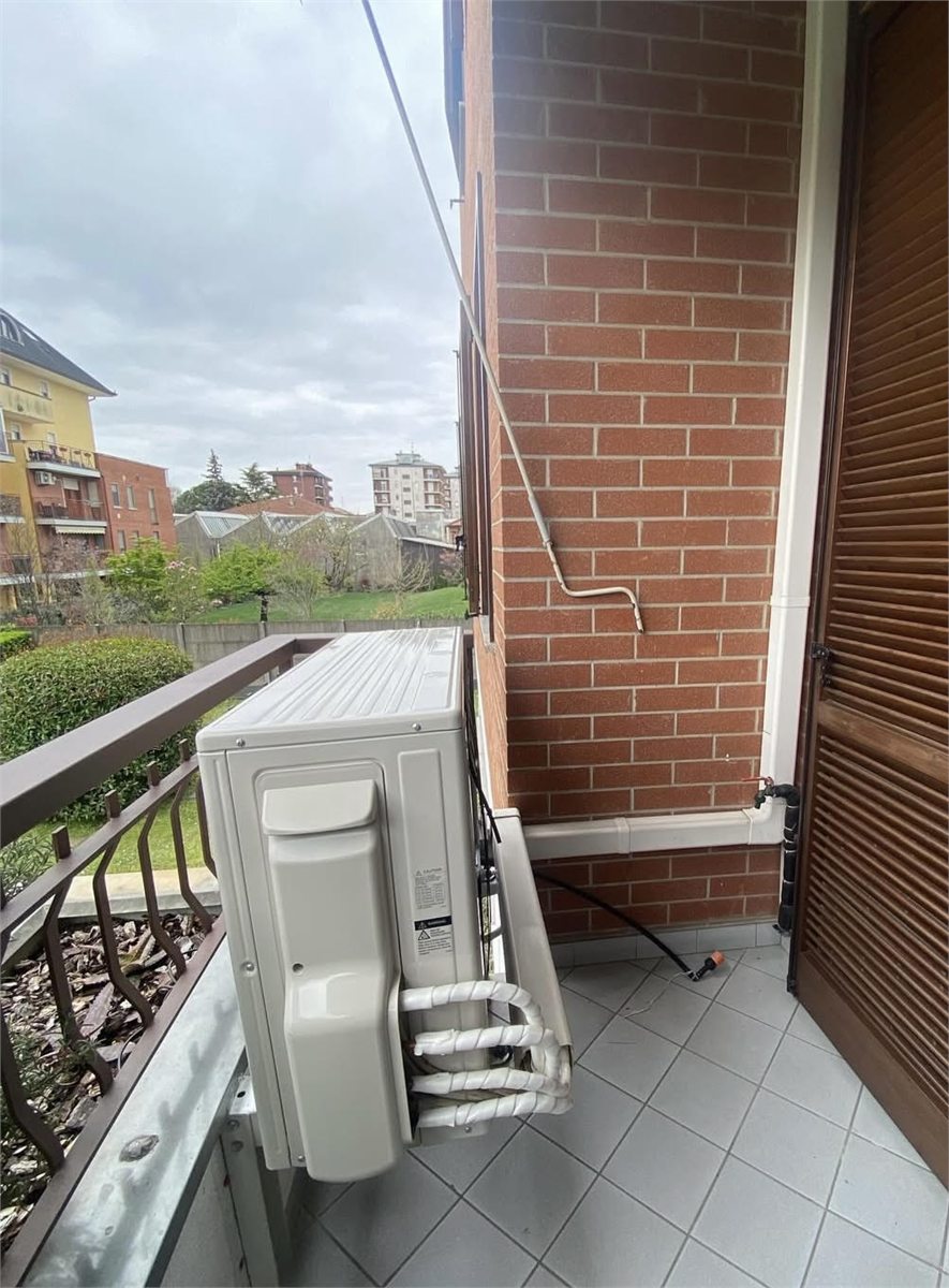 Unita esterna climatizzatore installata